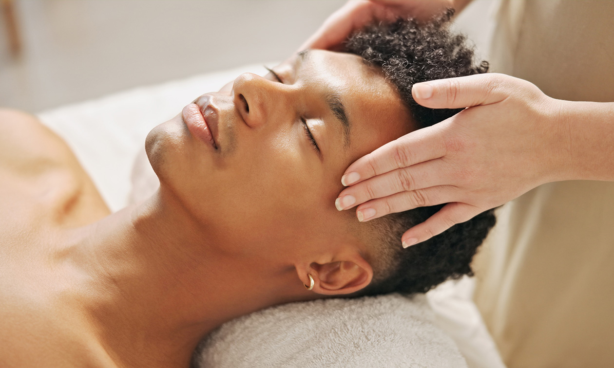 Anuki Natural Facelift massages
