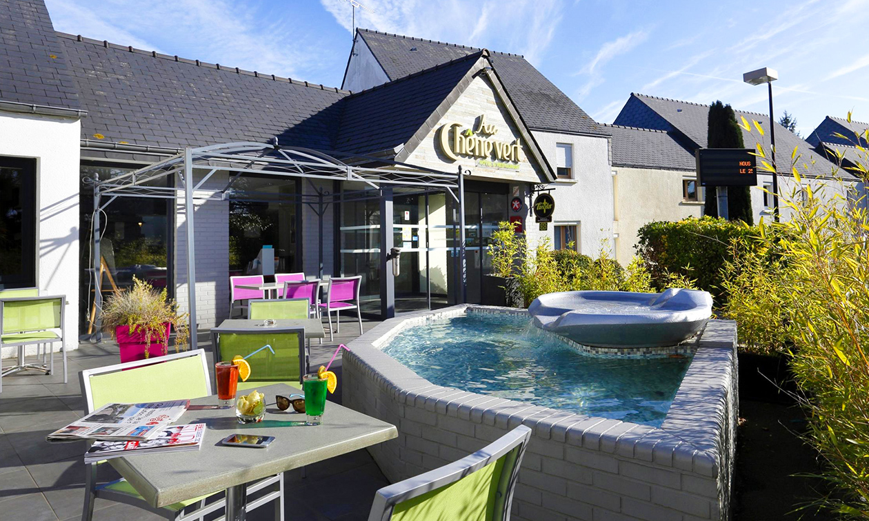 Logis Hôtel Au Chêne Vert