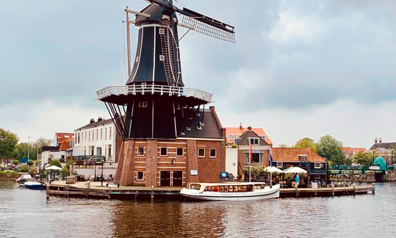 Volkslust Salonboot Lola