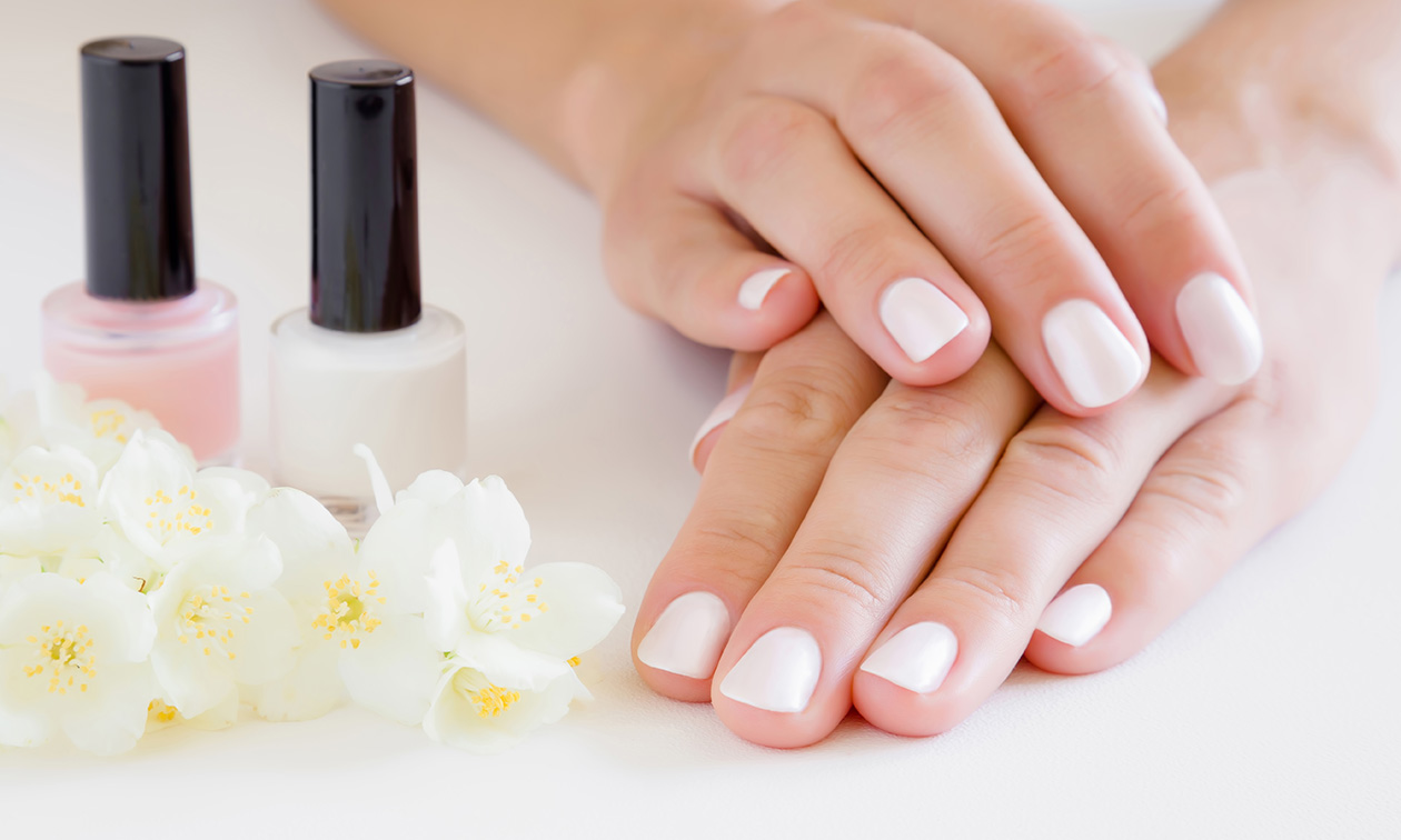 Manicurebehandeling + BIAB en evt. gellak Manicurebehandeling + BIAB en evt. gellak