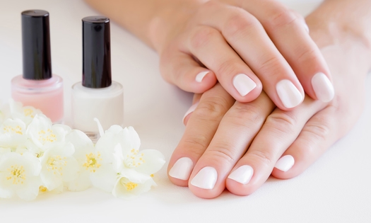 Manicurebehandeling + BIAB en evt. gellak