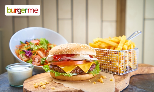 Burger naar keuze + friet + mayonaise + evt. snack of salade bij burgerme