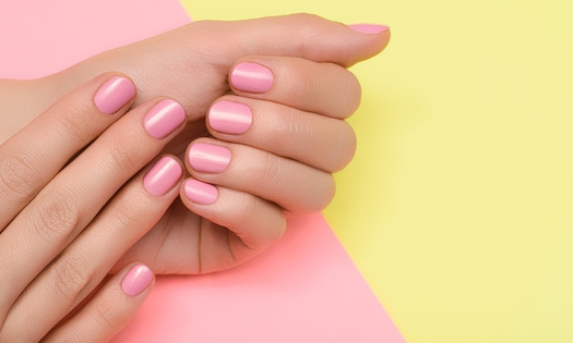 Manicurebehandeling + gellak of BIAB (45 of 90 min)