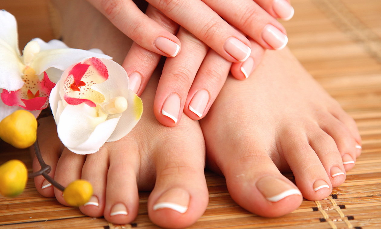 Spa-manicure- of spa-pedicurebehandeling evt. + nagel- of gellak