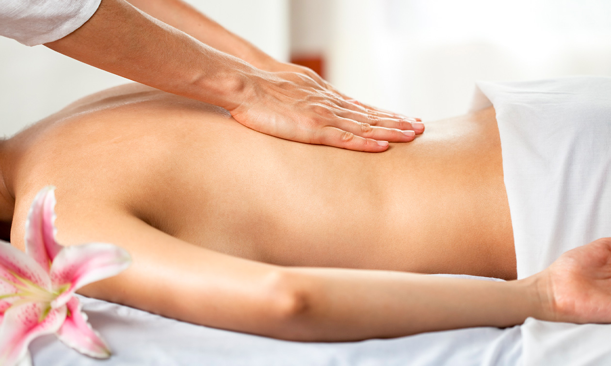 Massage, scrub-behandeling, waxbehandeling of gezichtsreiniging (45 tot 90 min)