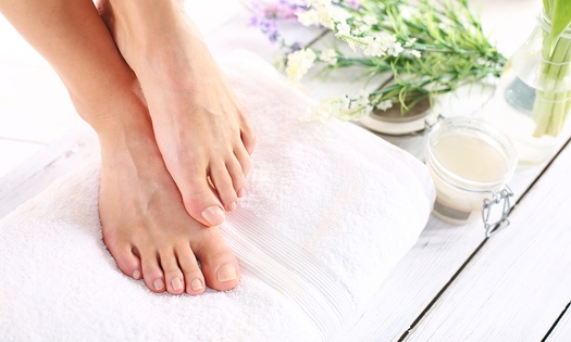 Pedicurebehandeling + evt. voetreflextherapie (30 min)