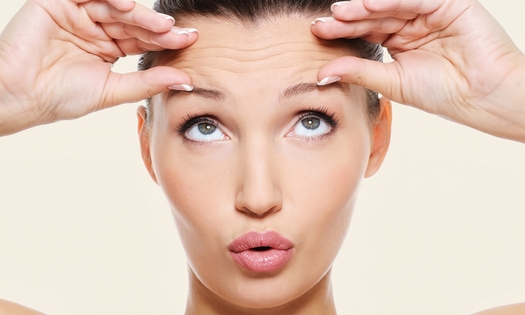 Gezichtsbehandeling (45 min) of Jett Plasma Lift-behandeling (80 of 90 min)